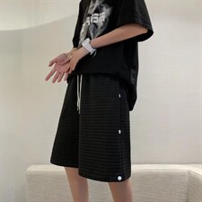 黑色