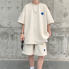 杏色短袖