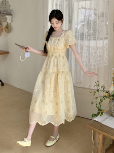 黄色重工刺绣法式连衣裙女2025年新款夏日独特漂亮掐腰绝美小裙子图片