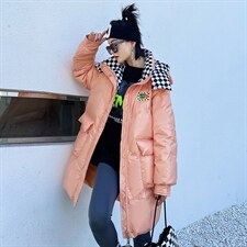 现货2022年冬季新款中长款连帽韩版休闲时尚加厚白鸭绒羽绒服，女装羽绒服，时尚俏佳人
