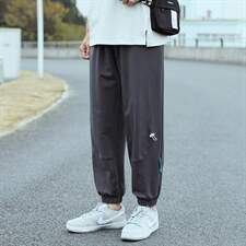 浅灰色