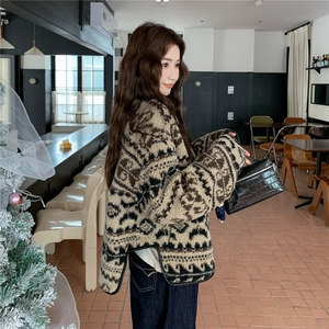 复古民族风费尔岛提花保暖上衣女冬超好看羊羔毛外套图片