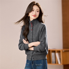 2025秋冬撞色纽扣高领浣熊绒针织开衫女宽松显瘦毛衣外套打底衫，女装羊毛衫，艾米