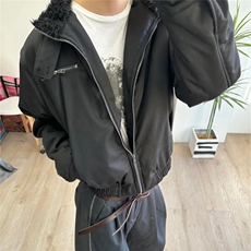 黑色