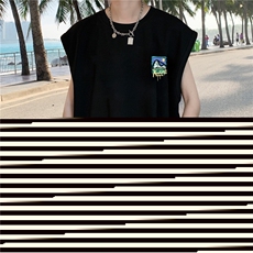 黑色