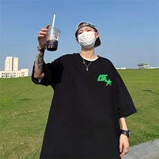 黑色