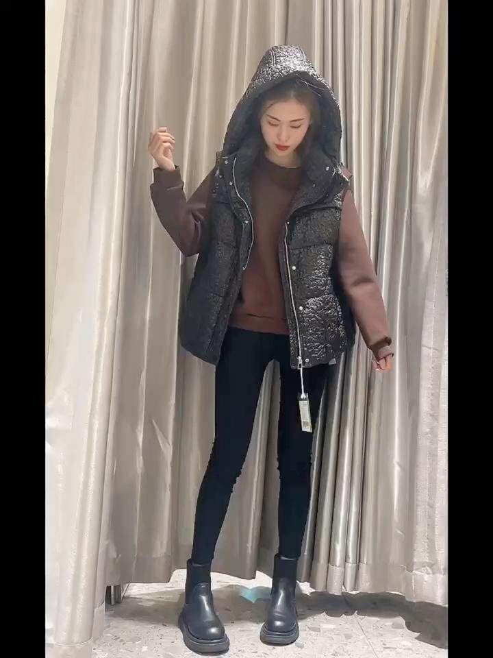 皮毛马甲全新上巿，看一系列可以来档口，女装马甲，莱莱