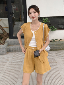 黄色高级感套装女2025夏季新款韩系复古超好看短袖衬衫短裤两件套图片