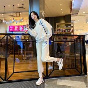 灰色