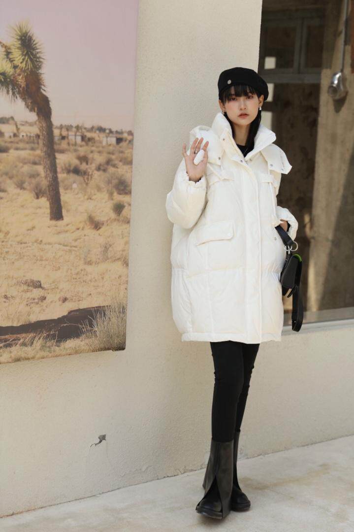 2021羽绒服、超有设计感的一款、面料舒适、长度也刚刚好，女装羽绒服，碧沁伊人