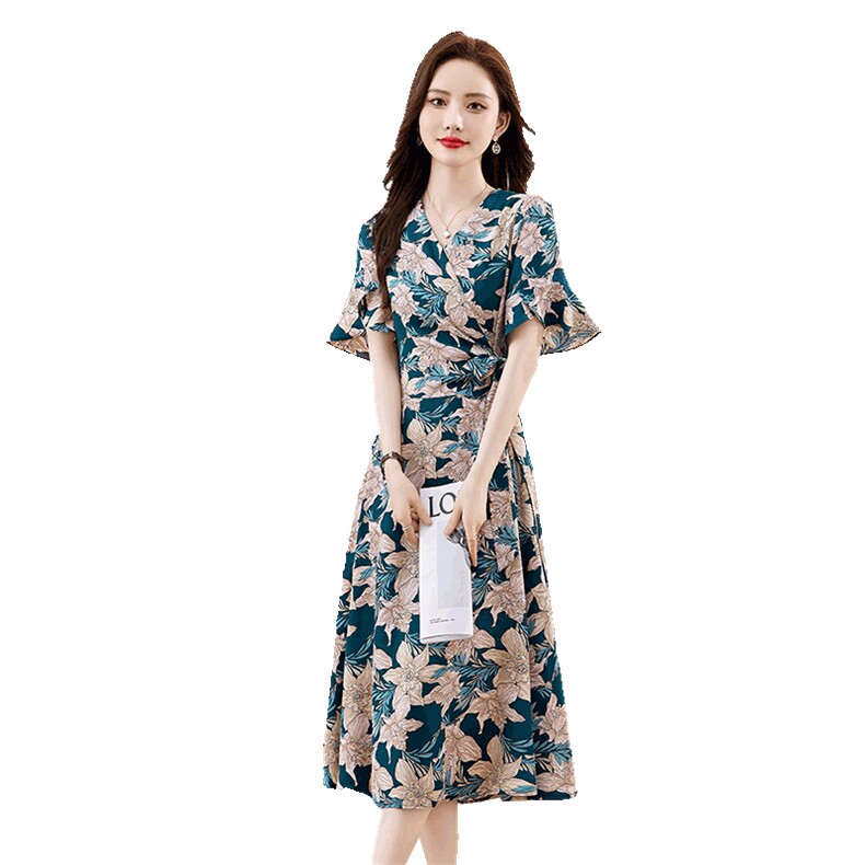 轻熟风印花连衣裙女夏2025新款女人味V领气质收腰显瘦喇叭袖裙子,女装连衣裙,吾爱衣
