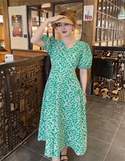 韩版夏季新款连衣裙设计感别致侧系带褶皱收腰显瘦碎花裙,女装连衣裙,一露玛娜