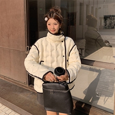 白色独特超好看小香风羽绒服女2025冬季新款高端洋气条纹白鸭绒服，女装羽绒服，2C372