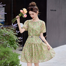 碎花连衣裙2025夏季新款小个子巨好看的波西米亚气质收腰度假短裙，女装连衣裙，韩宇舍