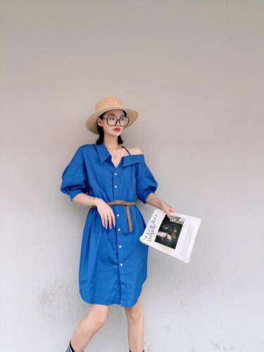 韩版斜肩配腰带连衣裙，女装连衣裙，玩美