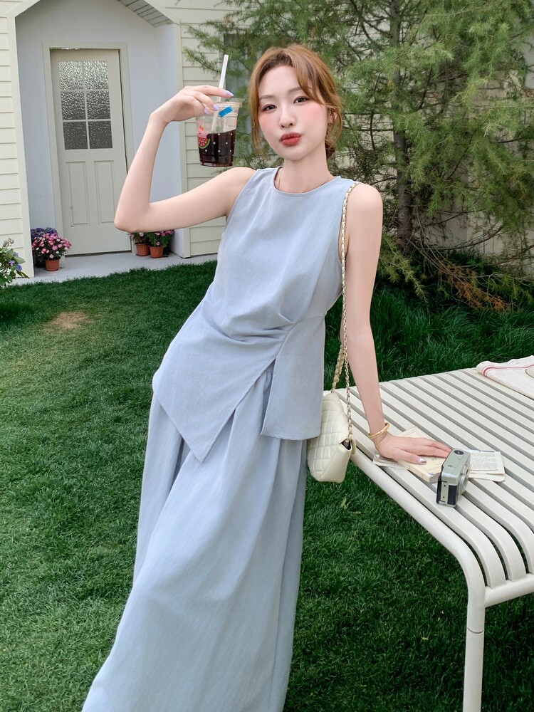 夏日绝美蓝色无袖上衣半身裙套装女夏季两件套高级感赫本风超火,女装套装/套裙,蝶眷