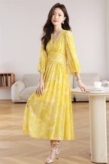 法式超仙V领碎花连衣裙女秋新款海边度假高级感天丝雪纺茶歇长裙，女装连衣裙，艾米