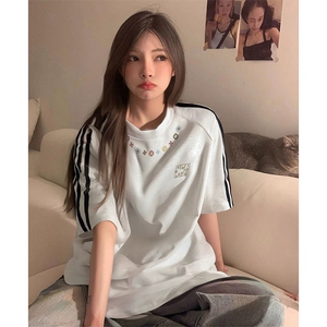 抖音得物品质二开240克宽松纯棉美式潮牌印花三条杠中性风短袖T恤图片