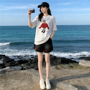 欧货休闲时尚运动套装女夏新款圆领重工刺绣T恤宽松牛仔裤两件套图片