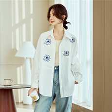 白色慵懒刺绣翻领衬衫女春季新款宽松气质衬衣设计感小众圆弧上衣，女装衬衫，梦懿尔