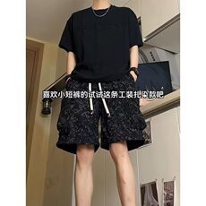 黑色