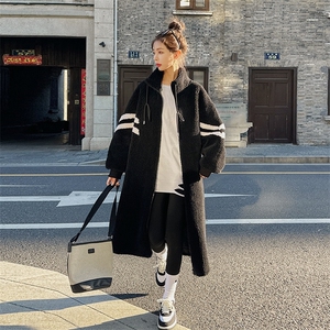 高级感炸街黑色皮毛一体羊羔毛外套女冬韩系中长款加厚颗粒绒大衣图片