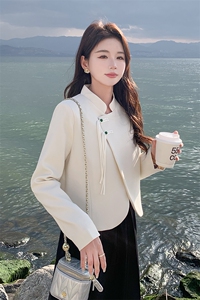 独特设计感米白色短款外套女2025春季新款新中式国风气质漂亮上衣图片
