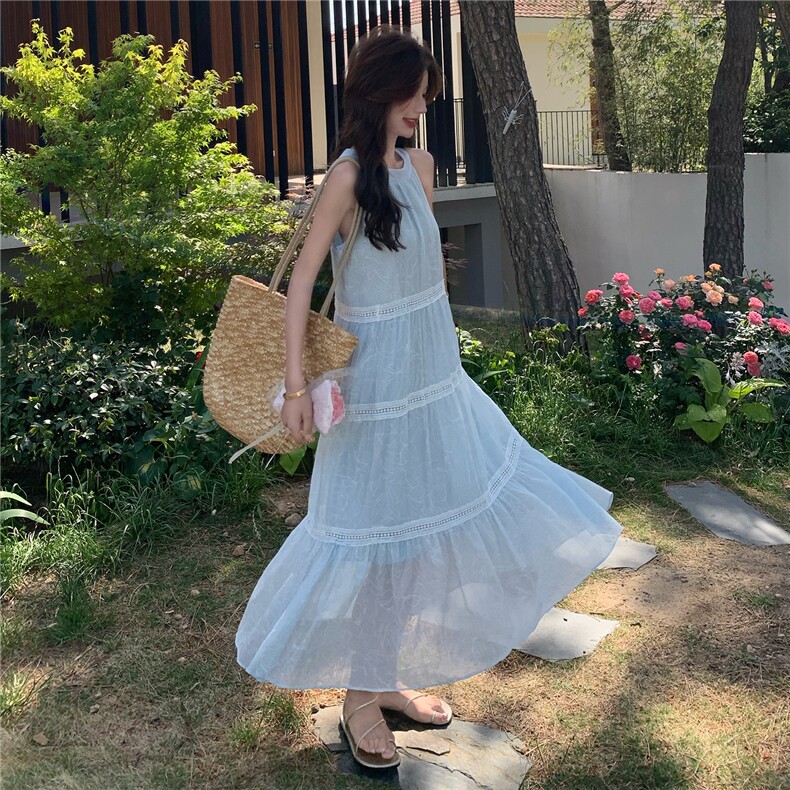 浅蓝色超仙别致浪漫无袖挂脖长裙2025夏季新款森系显瘦绝美连衣裙,女装连衣裙,琦鑫阁（原依鑫阁）