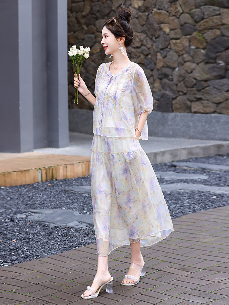 退现夏天2024wiu炸街减龄时尚半裙套装超好看高端小衫吊三件套潮,女装套装/套裙,朵莱米