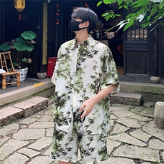 白底绿色