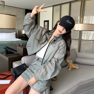 2025夏季新款宽松轻薄运动风外套防晒衣套装今年流行工装半身裙女图片