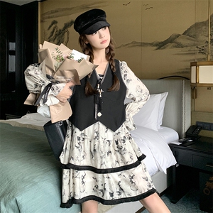黑色马甲水墨碎花连衣裙套装女春秋2025新款小个子A字短裙巨好看图片