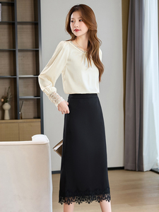 现货2025设计感镂空边新款显瘦减龄时尚气质百搭两件套图片