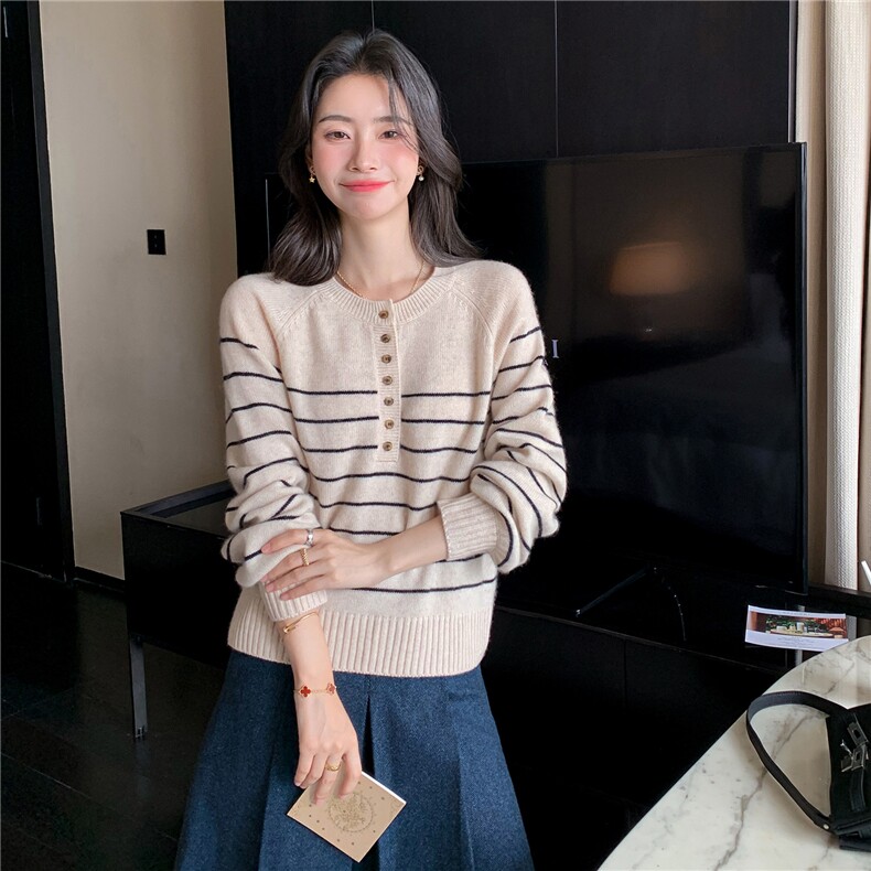 2025舒适百搭秋冬新款圆领条纹长袖纽扣半开领针织衫,女装羊绒衫,玛卡隆羊绒