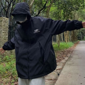 潮美式户外机能风连帽冲锋衣男ins潮休闲宽松拉链防水纯色外套图片