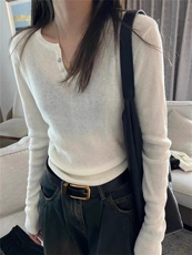 时尚显瘦百搭精纺羊毛小V领扣子打底衫，女装羊毛衫，圣旺供货