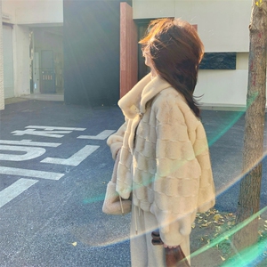 杏色仿水貂毛皮毛一体羊羔毛厚外套女秋冬超火好看高级感加绒棉服图片