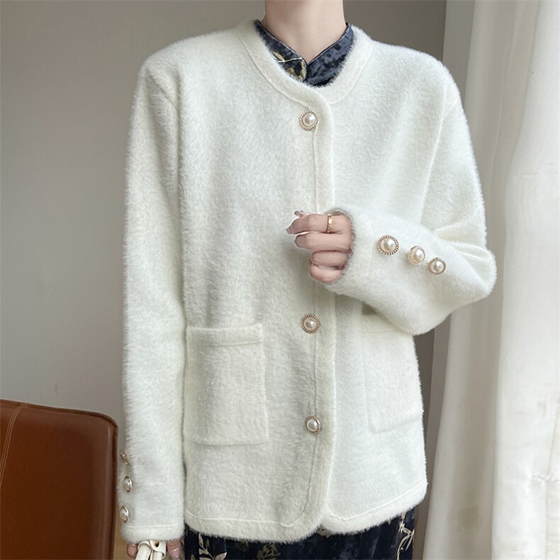 秋冬新款圆领镶扣带兜纯色仿貂绒单排扣外套，女装短外套，圣丽羊绒