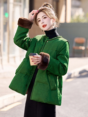 羽绒服女中长款2025冬季新款洋气独特别致新中式收腰复古绿色外套，女装羽绒服，伊仟回