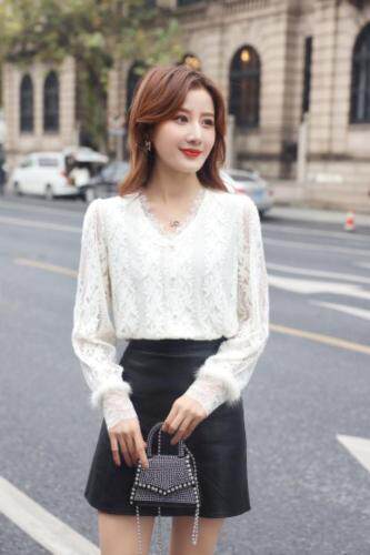 【现货】2021春款精致蕾丝V领袖口貂毛小衫，其它，伊洛姿