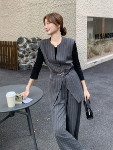 老钱风灰色条纹马甲T恤休闲裤套装女春秋季高级小众不撞款三件套图片