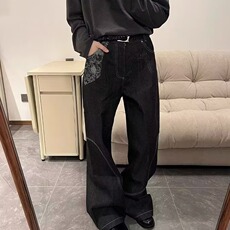 黑色