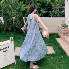 蓝色碎花流苏挂脖连衣裙2025新款女夏巨好看浪漫度假法式无袖裙子，女装连衣裙，2C258