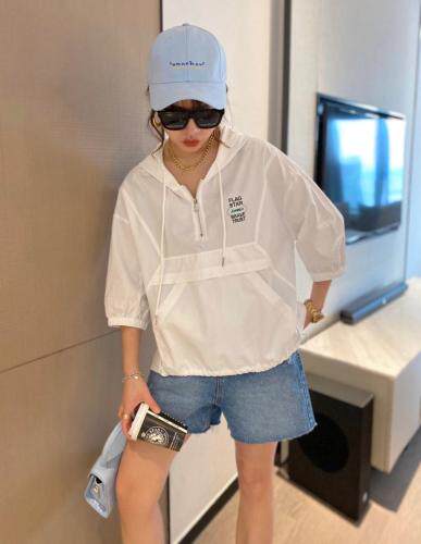 【现货】夏季新款糖果色印花连帽抽绳设计潮款防晒卫衣，女装卫衣/绒衫，微迪菲