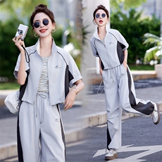 2025年夏季新款时尚翻领撞色拉链外套条纹背心抽绳阔腿裤三件套装，女装套装/套裙，红依一坊