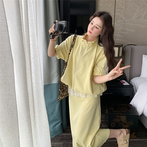 奶黄色蕾丝拼接薄款短袖卫衣半身裙套装女夏休闲运动高级感两件套图片