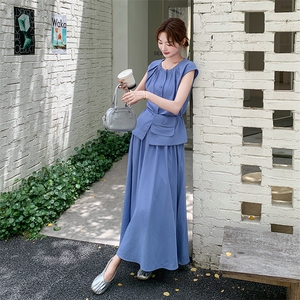 法式时尚百搭显瘦套装裙女2025夏季新款收腰无袖上衣半身裙两件套图片
