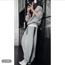 灰色