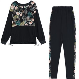 现货2024春装套装/套裙时尚印花舒适百搭运动风，女装套装/套裙，三木叶子