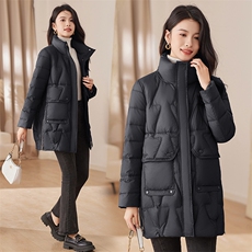 羽绒服女中长款2024冬季新款时尚妈妈宽松休闲白鸭绒加厚保暖外套，女装羽绒服，余墨